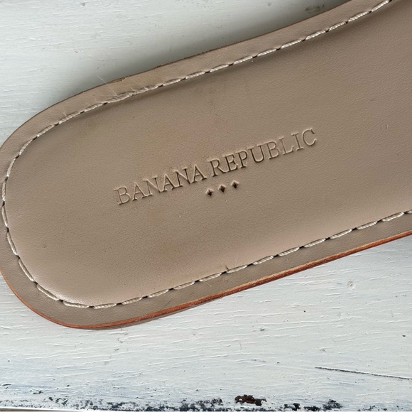 Banana Republic Black Patent Flat Thong Sandals - Picture 6 of 10